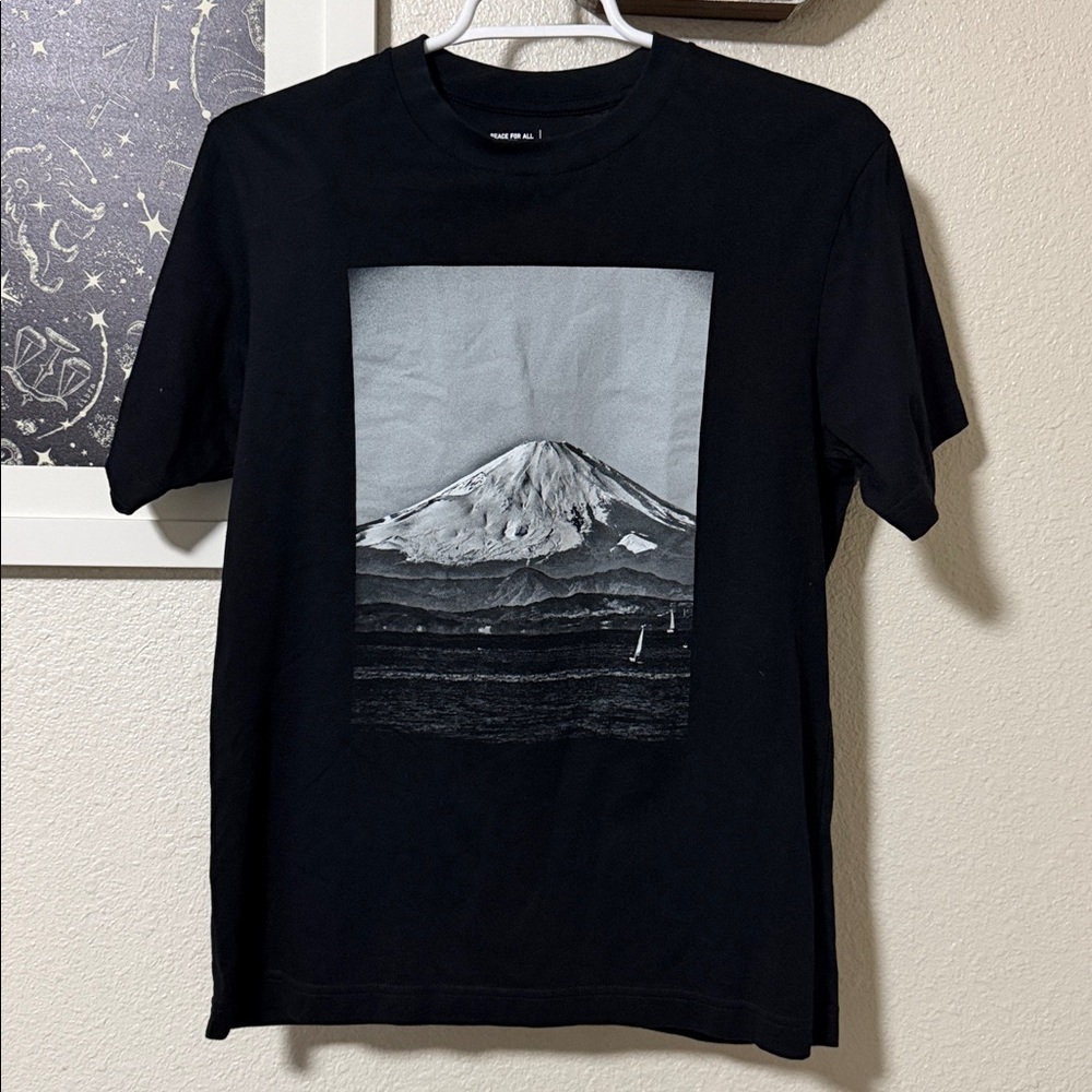 NWT Uniqlo PEACE FOR ALL (Daido Moriyama) Short-Sleeve Graphic T-Shirt